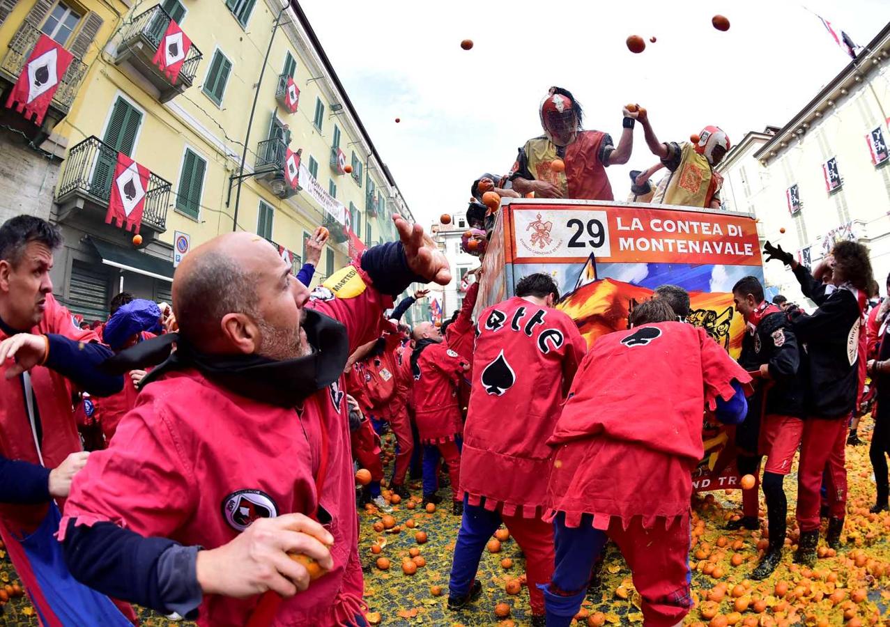 Fotos Carnaval De Ivrea La Batalla De Las Naranjas El Correo